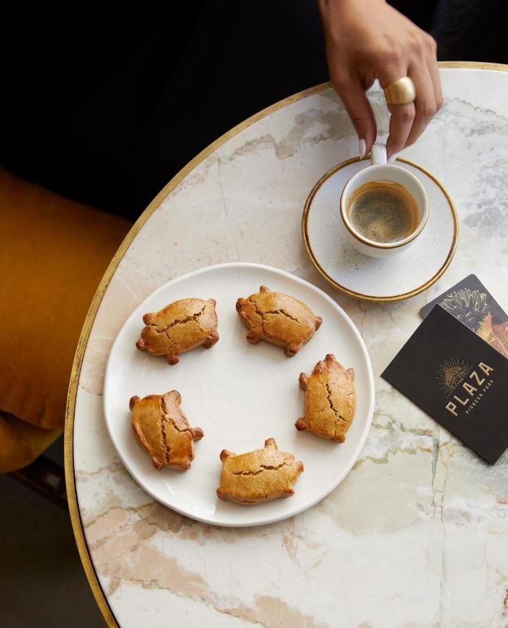 The Plaza Hotel Pioneer Park El Paso Esterno foto Coffee and pastry at Plaza