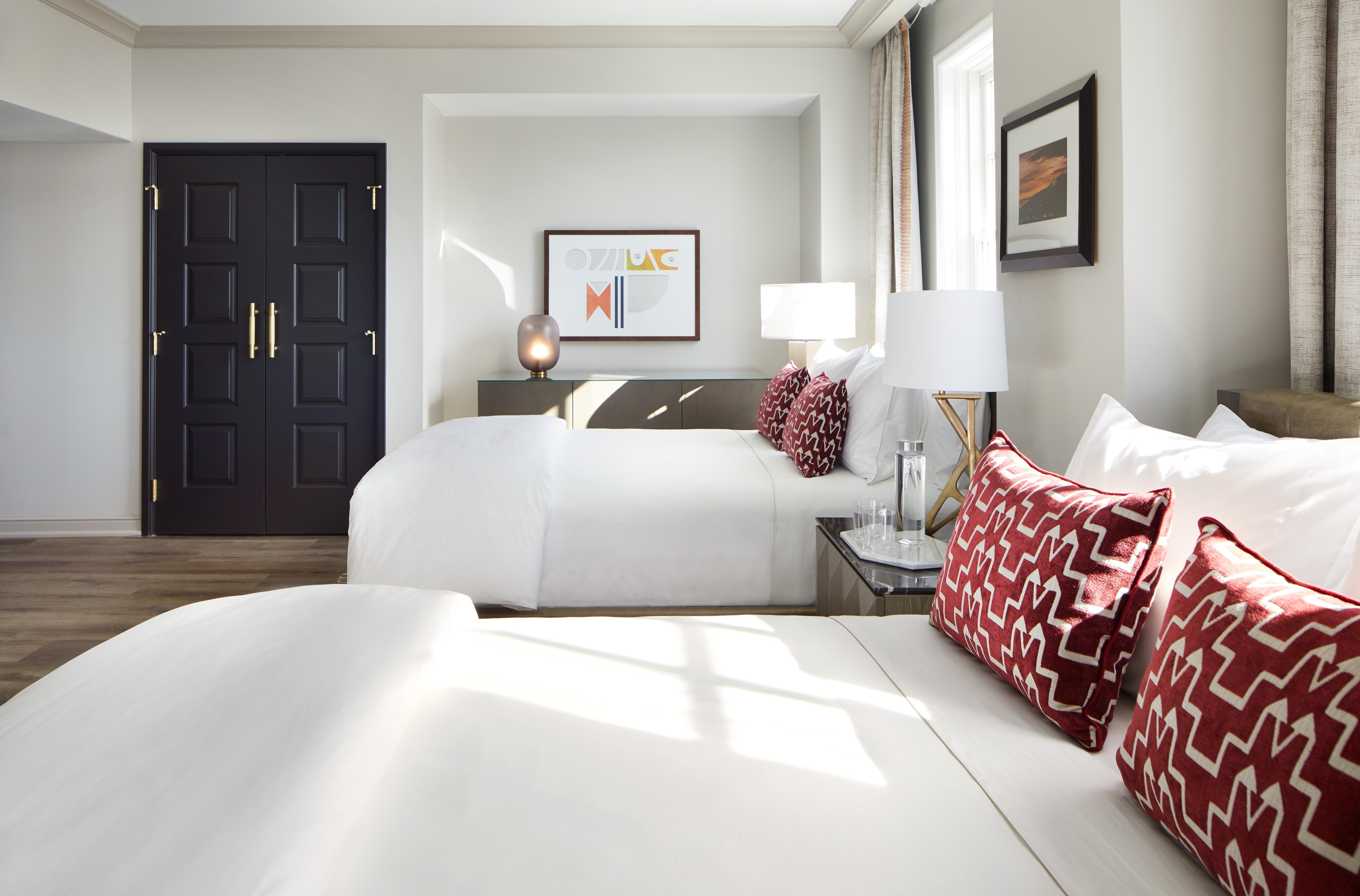 The Plaza Hotel Pioneer Park El Paso Esterno foto A bedroom at the Hotel at Old Sugar Mill